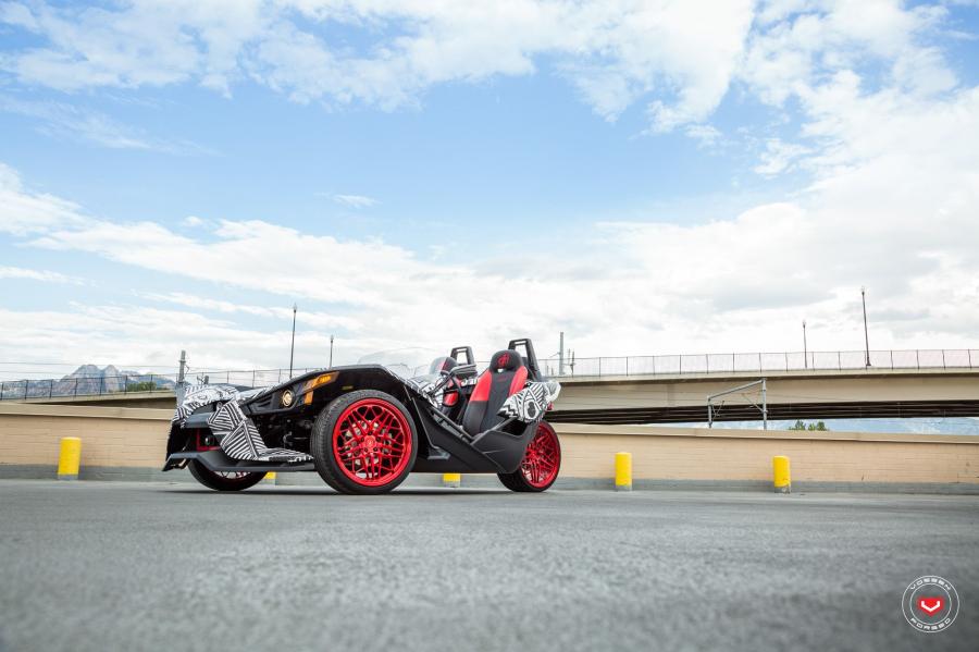  Polaris Slingshot on Vossen Wheels (ML-R3) 2017 года  (фото 18 из 24)